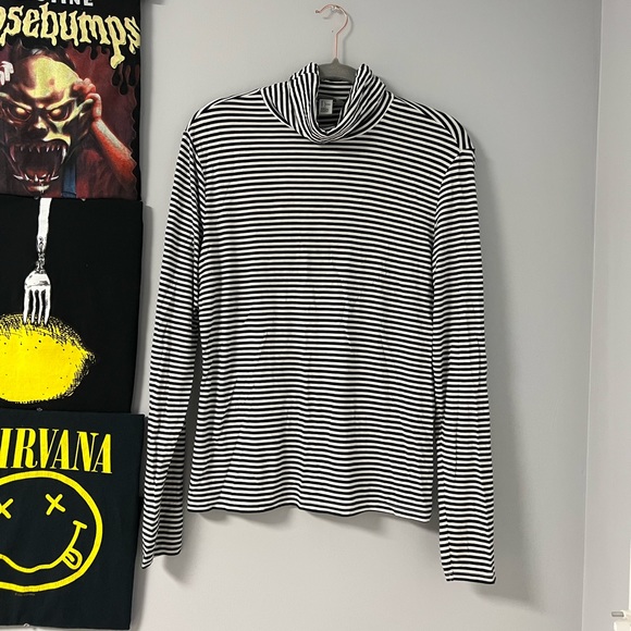 H&M stripped turtleneck - Picture 2 of 10
